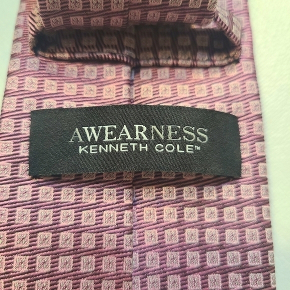 ⭐️KENNETH COLE AWEARNESS MENS SKINNY SILK TIE PINK CHECKERED PATTERN - Picture 7 of 9